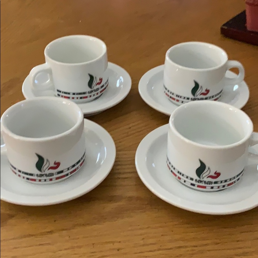 Set of 4 Espresso cups and saucers